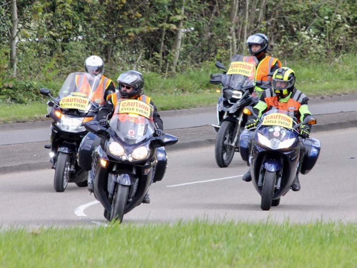 KEM Moto training session - roundabout approach management